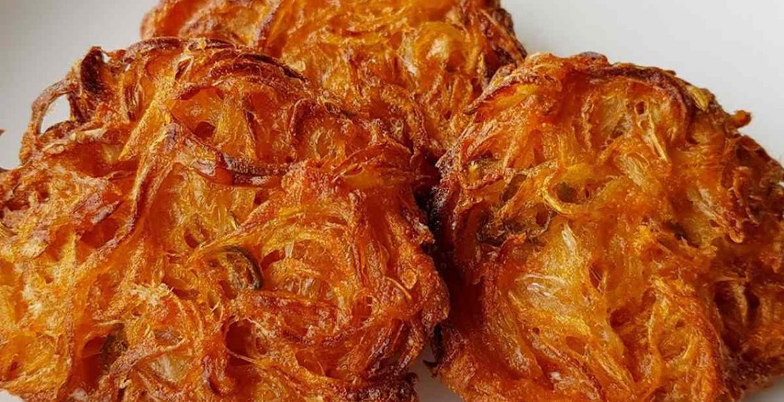 Kerala Style Tasty Ulli Vada Recipe