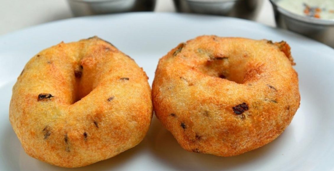 Crispy Uzhunn Vada Recipe Malayalam